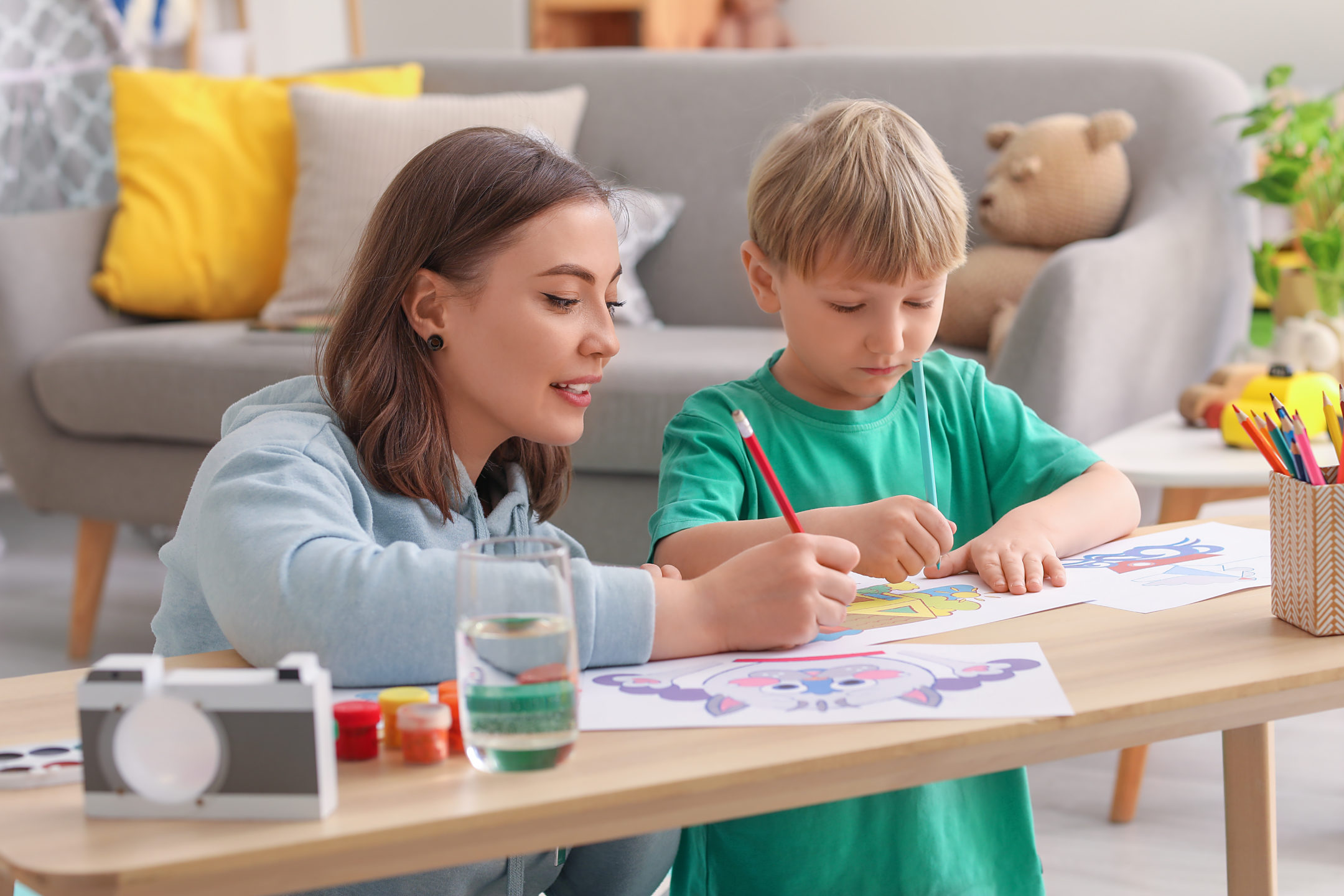Garde d’enfant à domicile et accompagnement scolaire dans le Finistère avec l’ADSMN. Confiez vos enfants si vous avez des horaires atypiques.